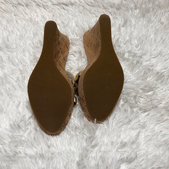 Steve Madden Womens Shoes Gold Wedge Heels 9 - Picture 2 of 6